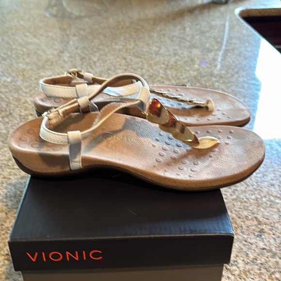 Vionic sandals - Picture 2 of 5